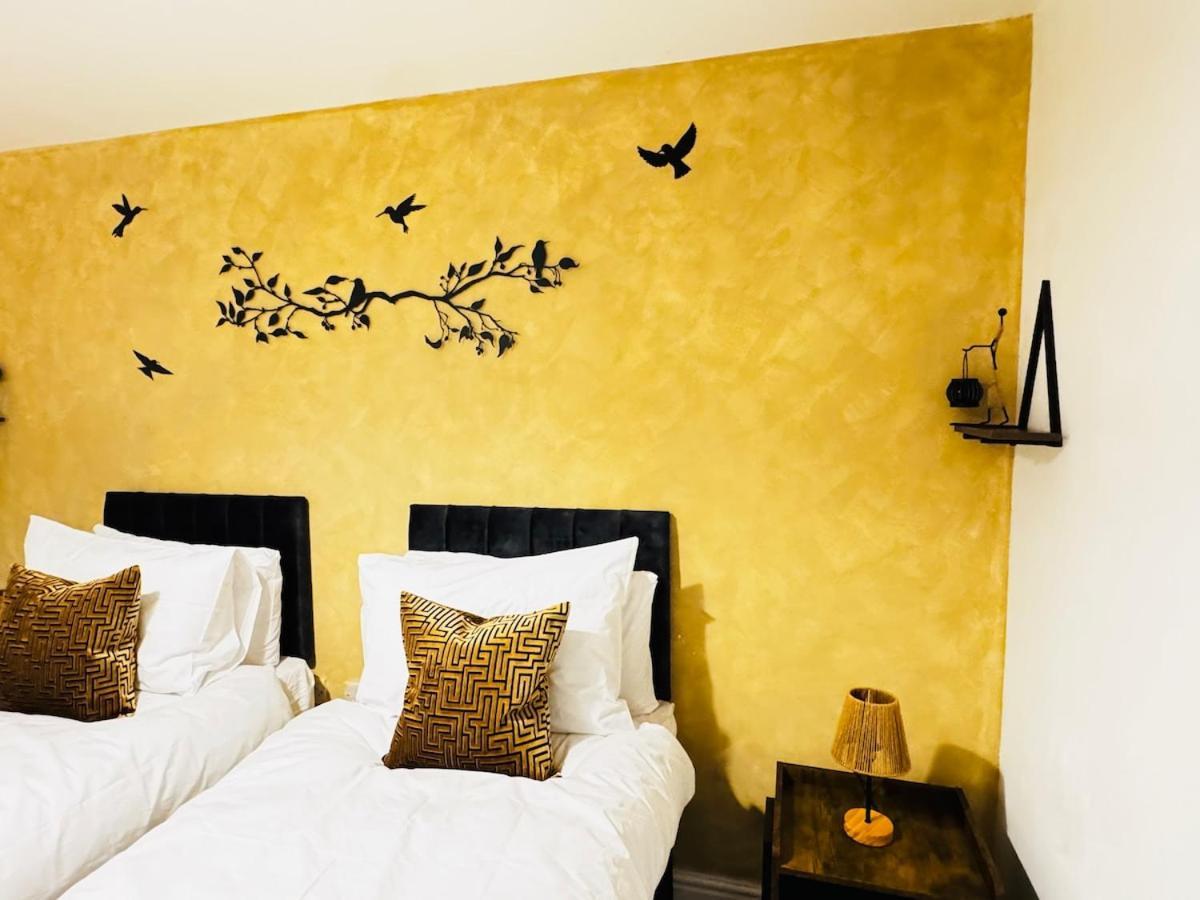 Relocator Hub Parking 6min To M4 *